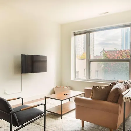 Upscale Apartment Near Lake Michigan